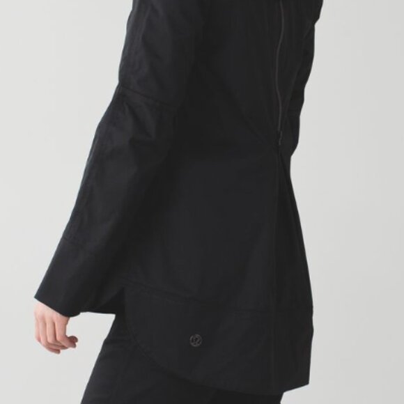391. Lululemon Fo Drizzle Jacket - Picture 14 of 14